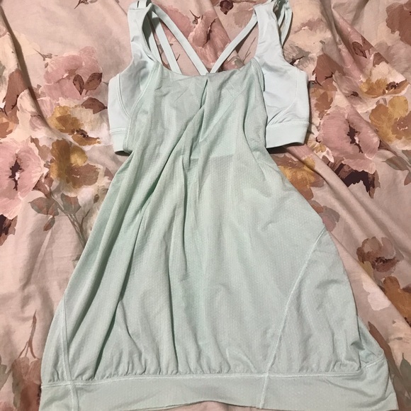 Lululemon teal tank with built in bralette